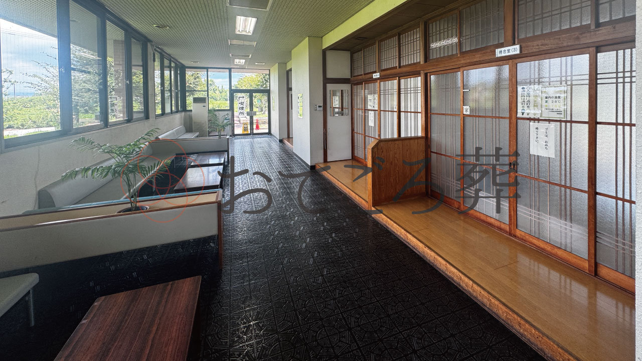 東原園-奥に喫煙所
