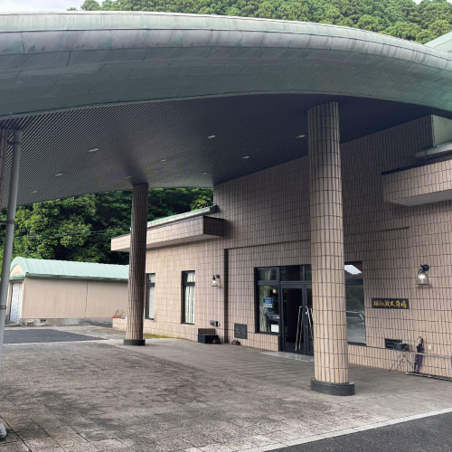 相知厳木斎場入口